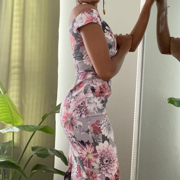 Floral lowcut midi pencil dress - Picture 3 of 8